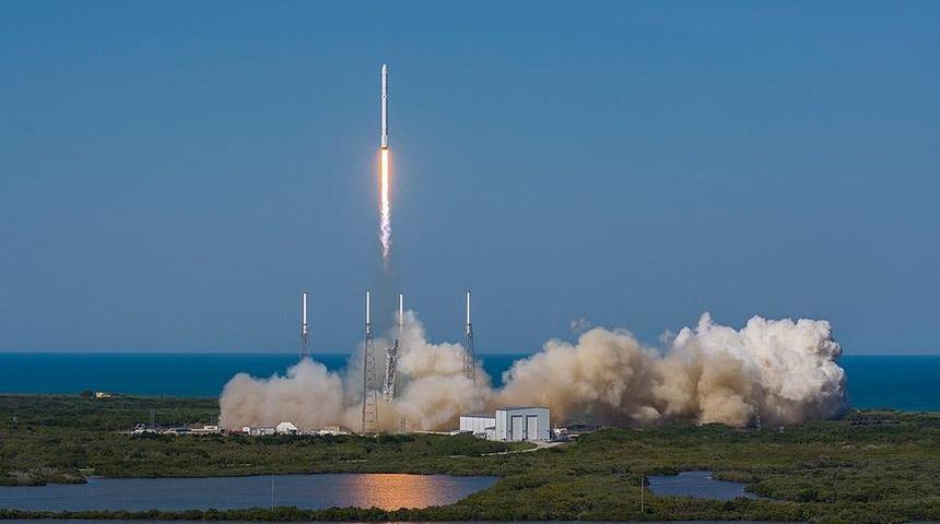 SpaceX iki rekor birden kırmaya çalışacak!