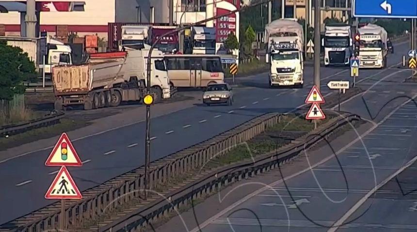 Işık ihlali sonucu meydana gelen kaza kamerada