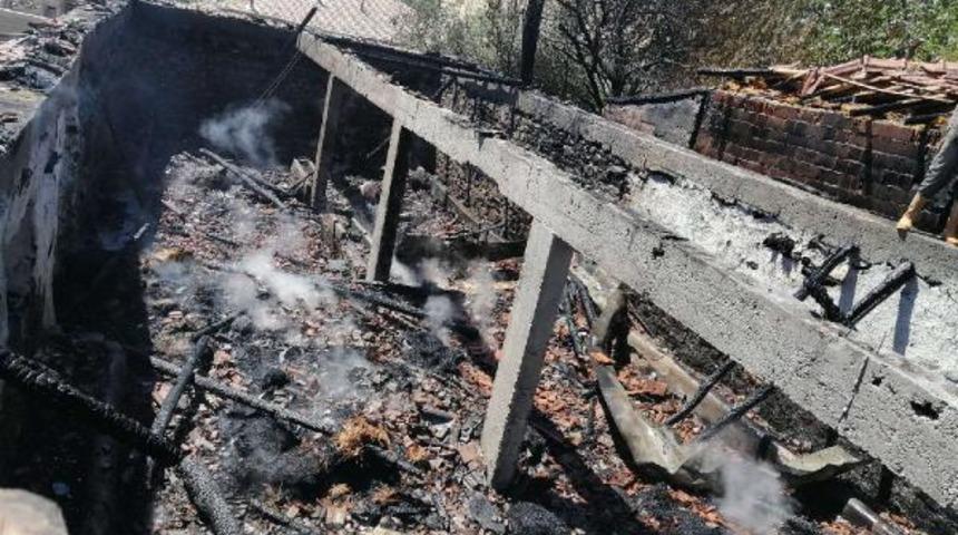 Kırıkkale'de ahır yandı: 7 b&uuml;y&uuml;kbaş hayvan telef oldu