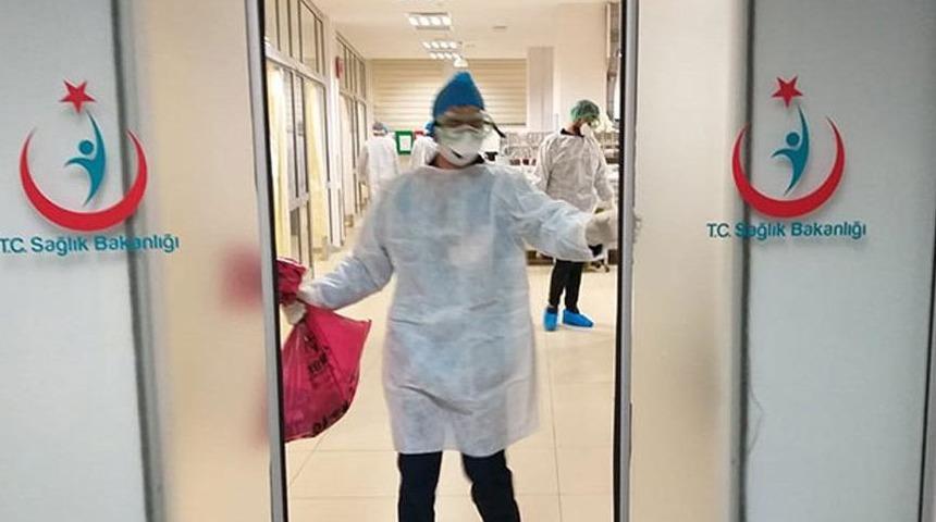 'Hastanede yer olmadığı i&ccedil;in eve g&ouml;nderilen Kovid-19 hastası &ouml;ld&uuml;' iddialarına yanıt