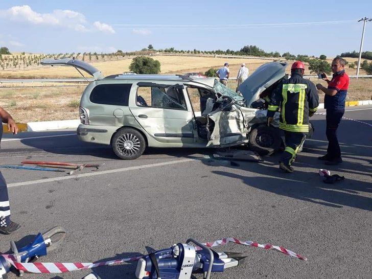 Otomobil ile minibüs çarpıştı; 1 ölü, 6 yaralı G1