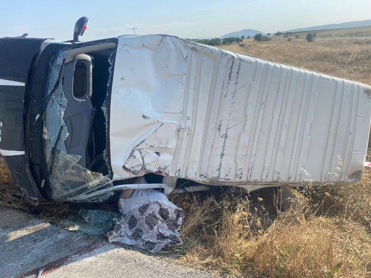 Otomobil ile minibüs çarpıştı; 1 ölü, 6 yaralı G2