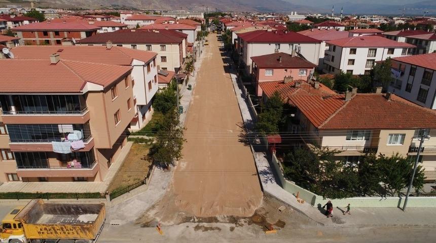 Yol genişletme &ccedil;alışmaları s&uuml;r&uuml;yor