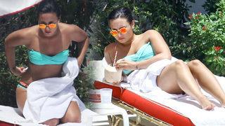 Demi Lovato'nun havuz keyfi