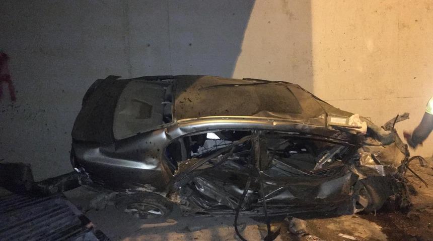 İzmir'de feci kaza! Otomobil takla atıp, alt yola u&ccedil;tu: 1 yaralı