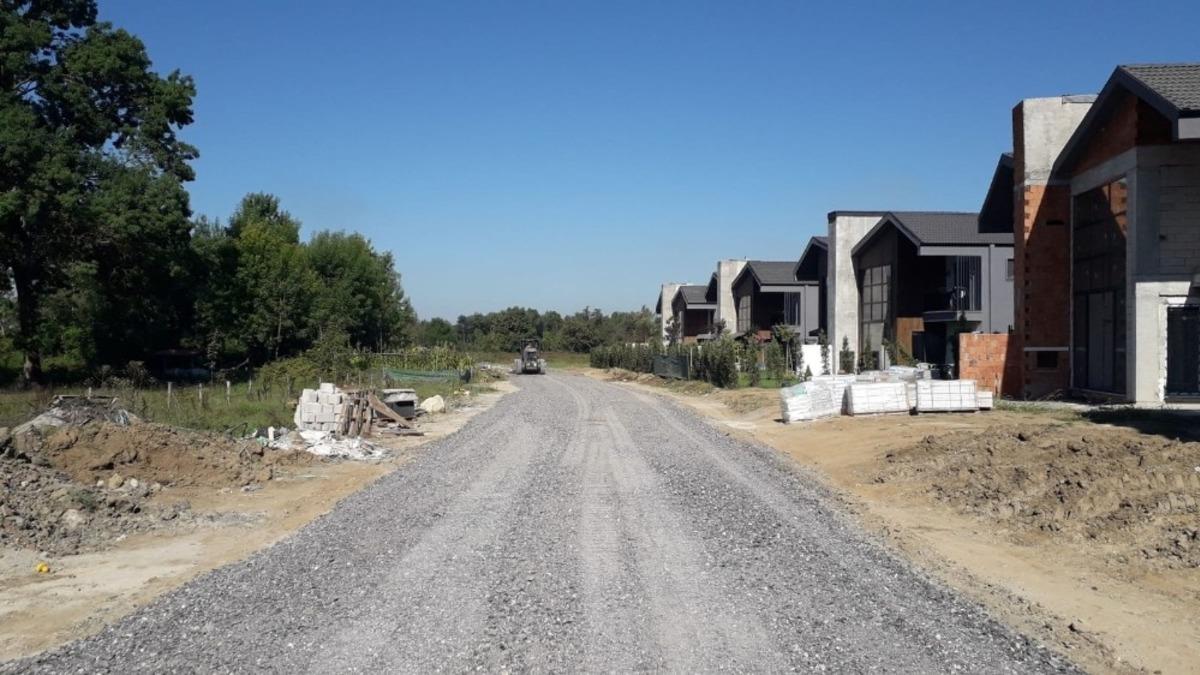 Asfalt &ouml;ncesi dolgu ve asfalt kırığı serildi