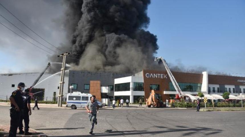 Antalya OSB'de korkutan fabrika yangını 