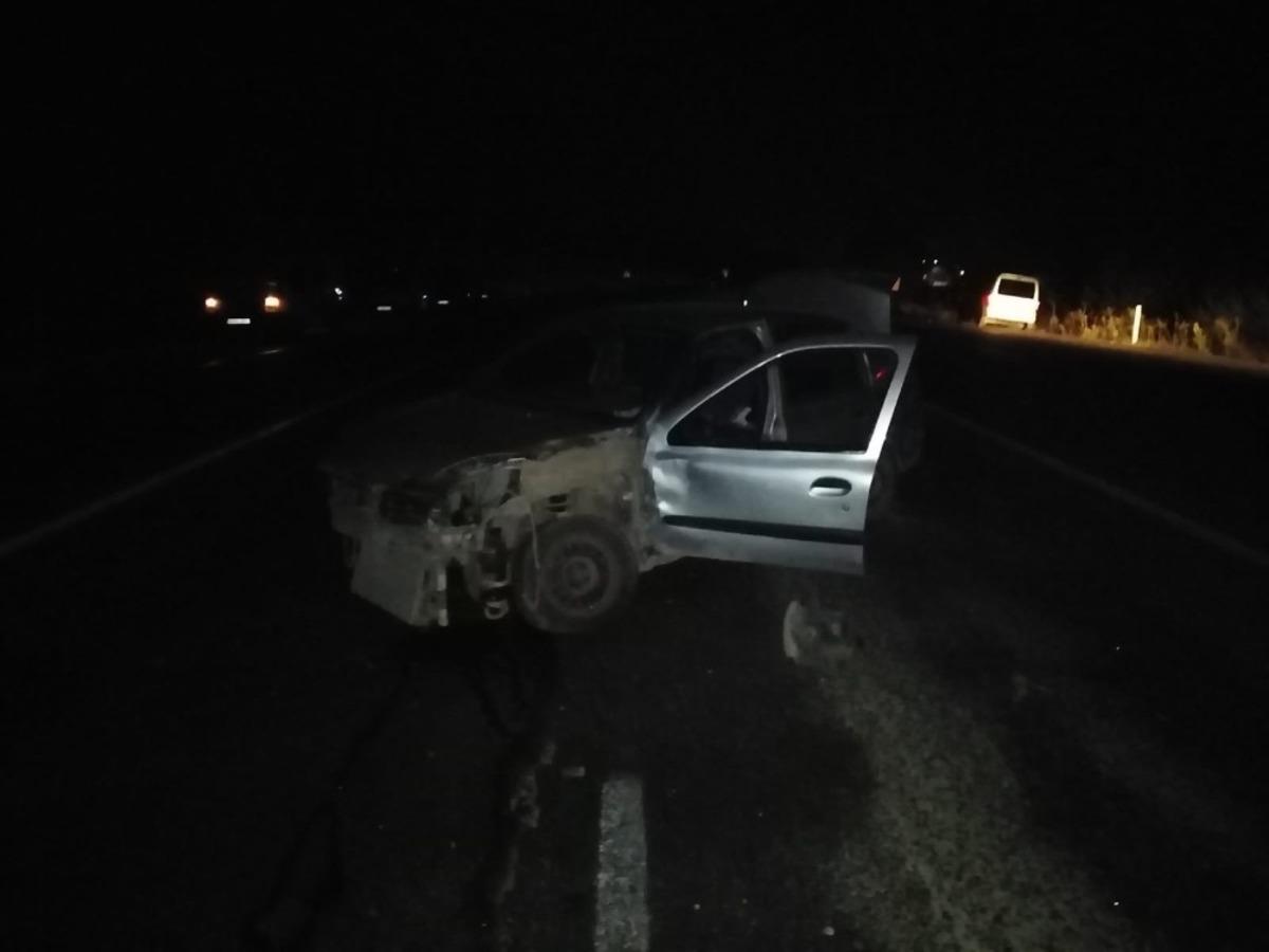 İki otomobilin &ccedil;arpıştı: 3 kişi yaralandı