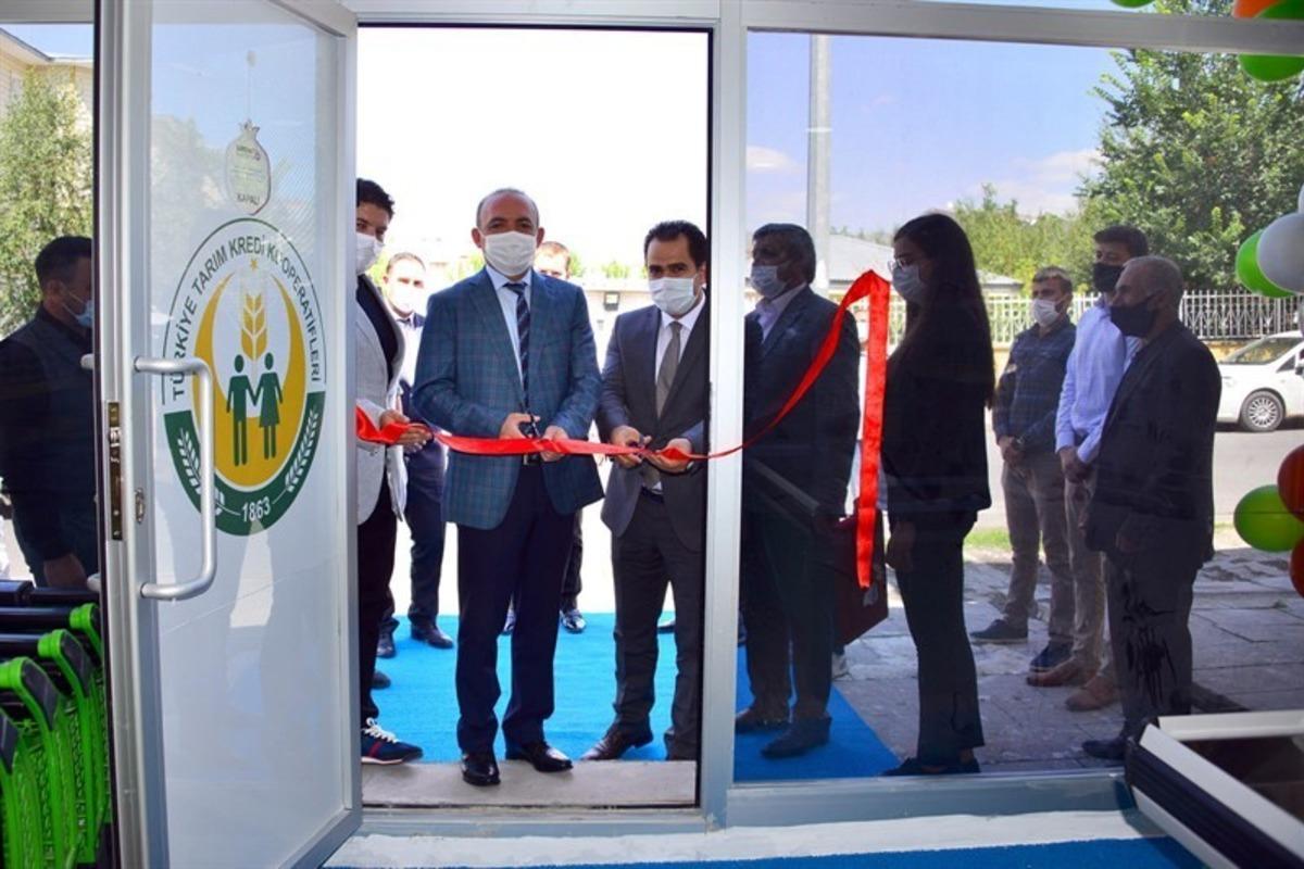 Vali H&uuml;seyin &Ouml;ner, Tarım Kredi Kooperatifi Marketinin a&ccedil;ılışını yaptı
