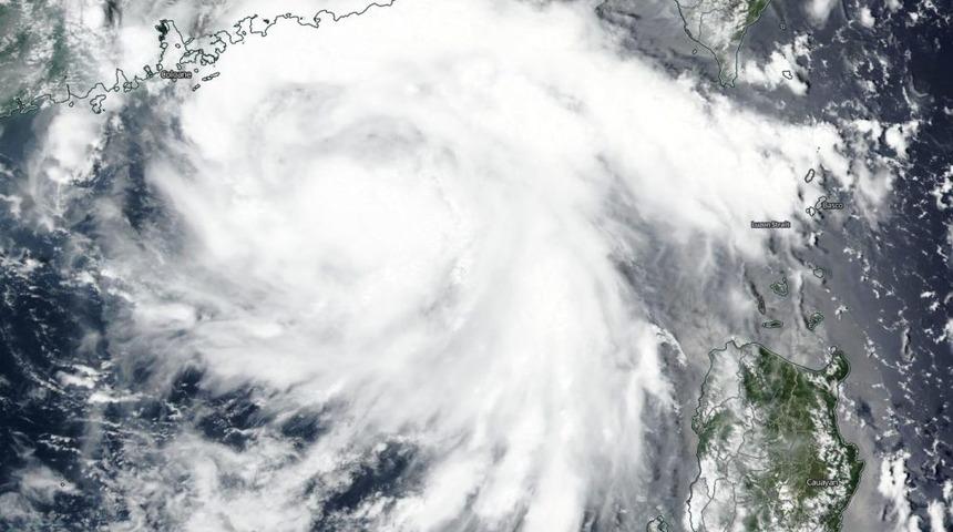 Higos tayfunu, tropikal fırtınaya d&ouml;n&uuml;şt&uuml;