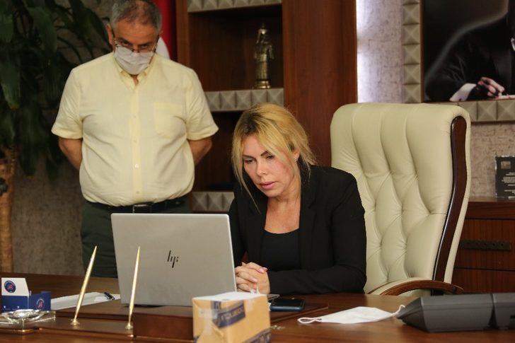 Rektör Özkan, Covid hastası intörn doktor ile görüştü G3