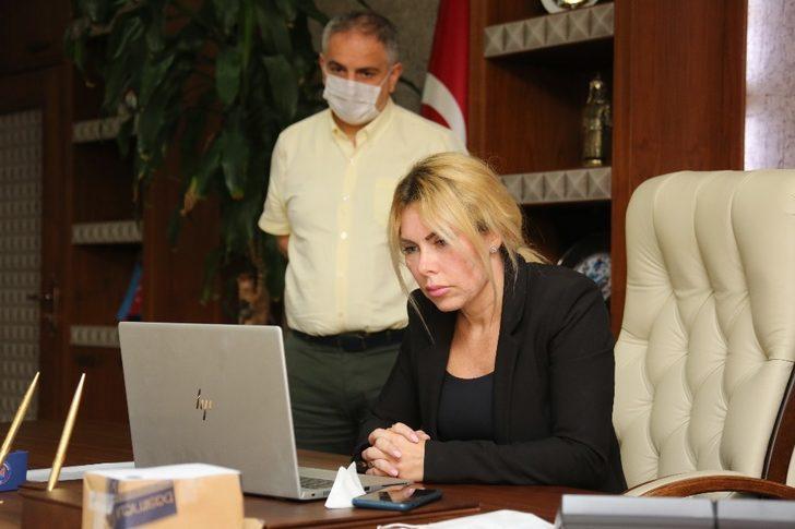 Rektör Özkan, Covid hastası intörn doktor ile görüştü G4