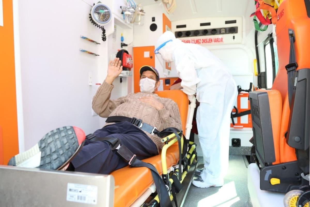 Pandemi s&uuml;recinde &rsquo;evde hasta ziyareti&rsquo;