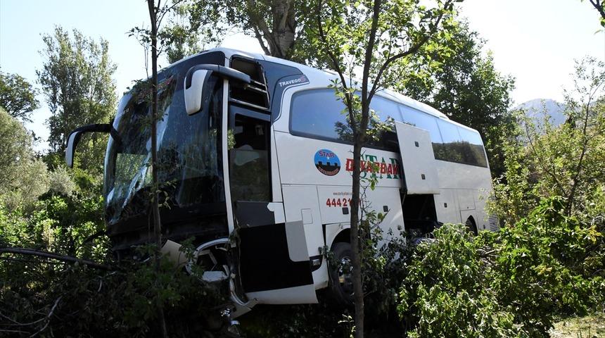 Gümüşhane’de yolcu otobüsü kaza yaptı! 1 ölü, 24 yaralı