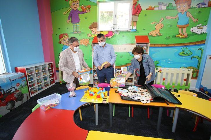 Başkan Özdoğan, Çocuk Kütüphanesi’nde incelemelerde bulundu G3