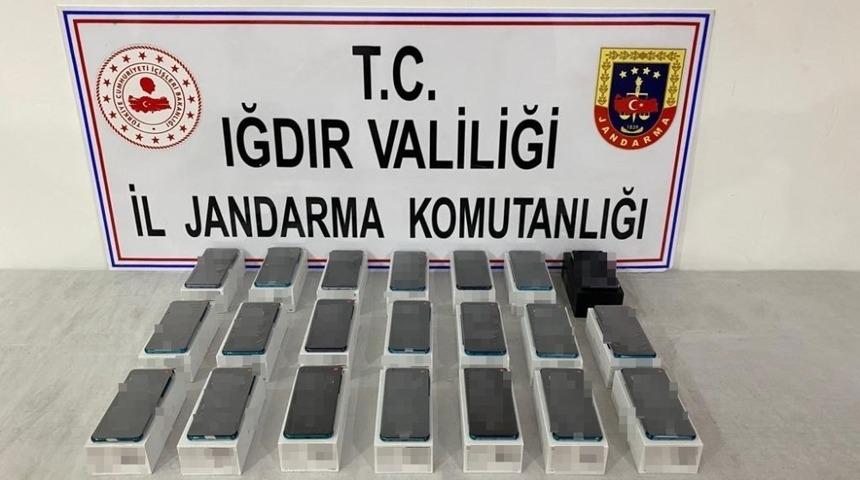 Iğdır&rsquo;da ka&ccedil;ak cep telefonu ele ge&ccedil;irildi