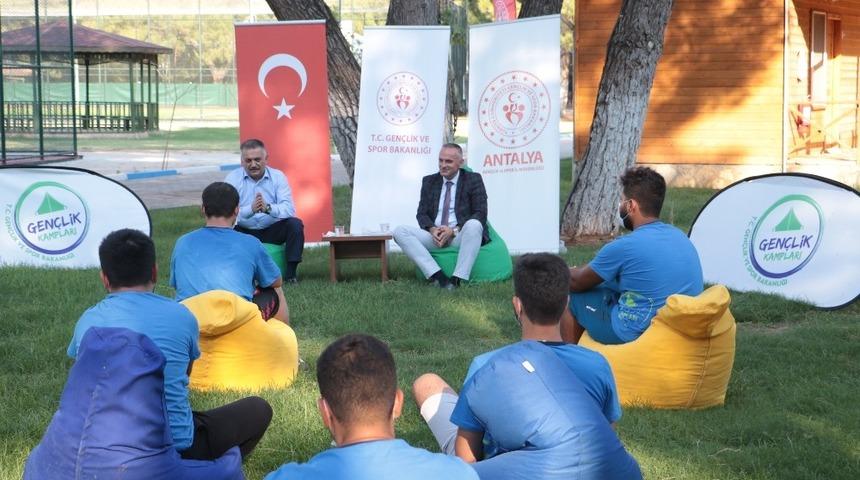 Vali Yazıcı,  Alaaddin Keykubat Kampında gen&ccedil;lerle buluştu