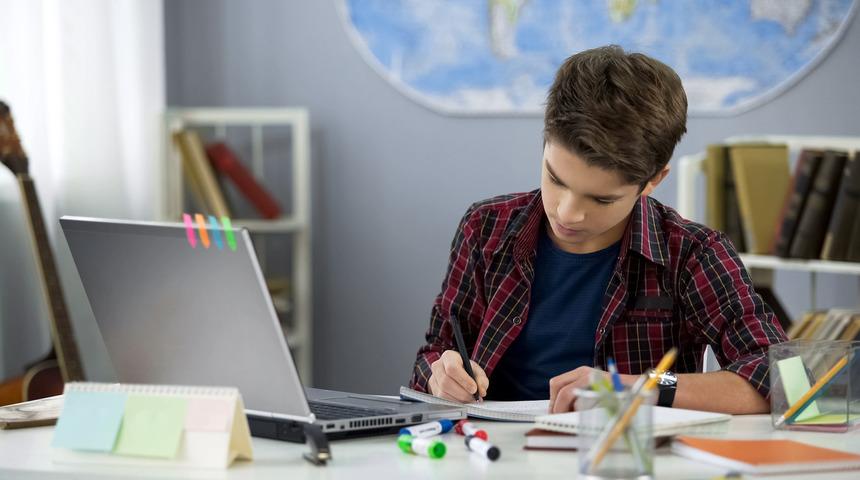 Uzaktan eğitimde omurga sağlığına dikkat!