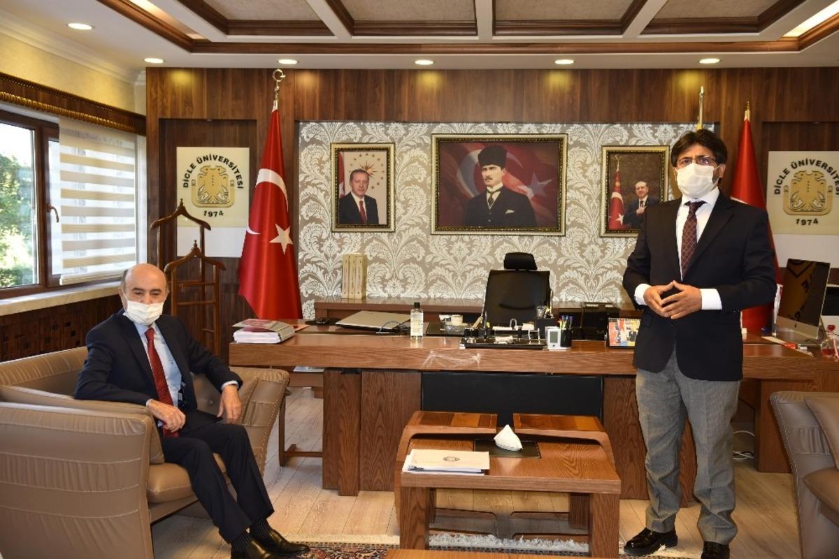 D&Uuml;  yeni Rekt&ouml;r&uuml; Prof. Dr. Mehmet Karako&ccedil; g&ouml;revi devraldı