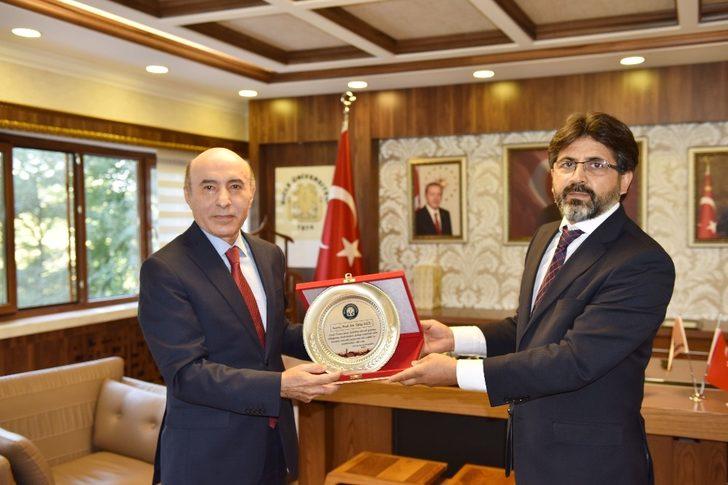 DÜ  yeni Rektörü Prof. Dr. Mehmet Karakoç görevi devraldı G2