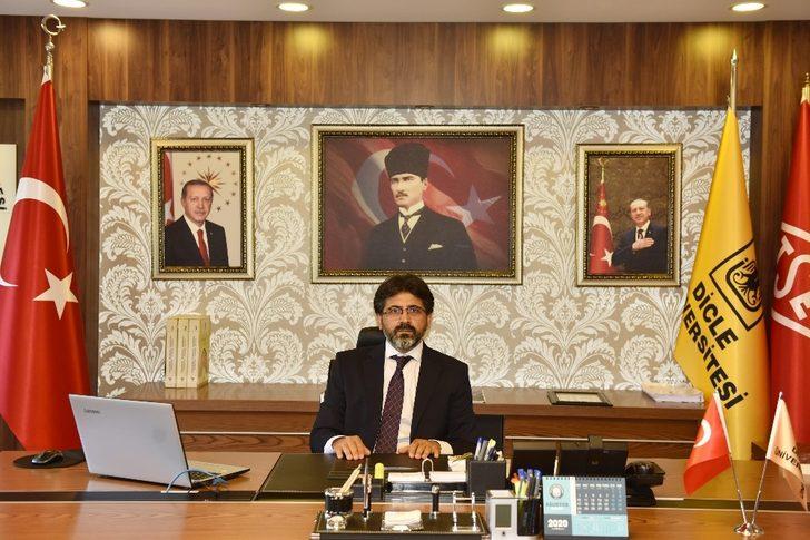 DÜ  yeni Rektörü Prof. Dr. Mehmet Karakoç görevi devraldı G3