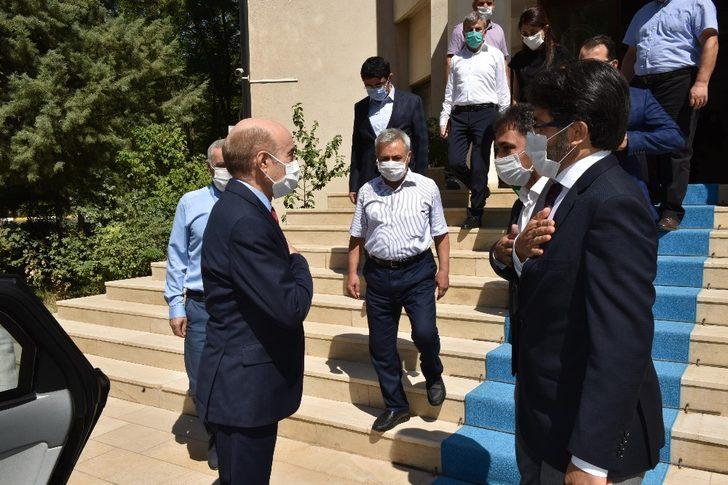 DÜ  yeni Rektörü Prof. Dr. Mehmet Karakoç görevi devraldı G4