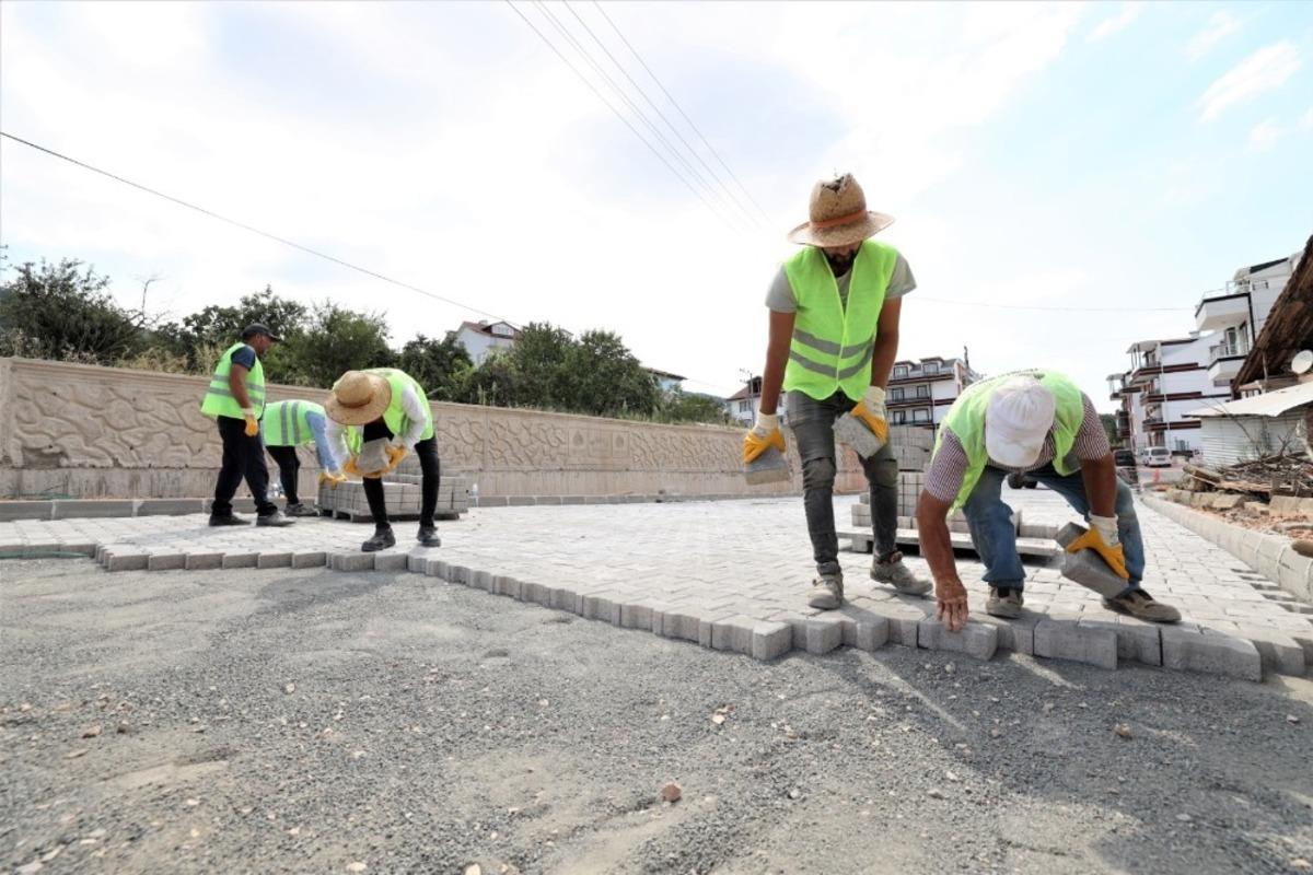 Başiskele&rsquo;de yollar parkeleniyor
