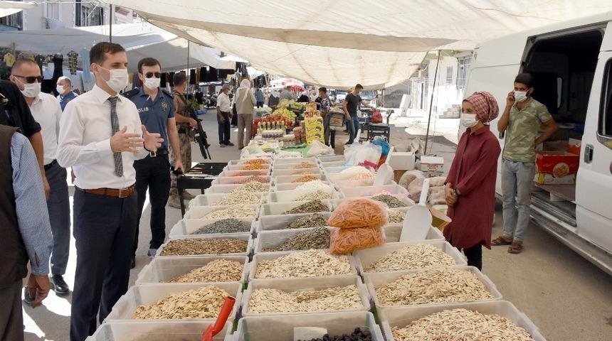 Kaymakam Temizkan, pazarda maske ve mesafe denetimi yaptı