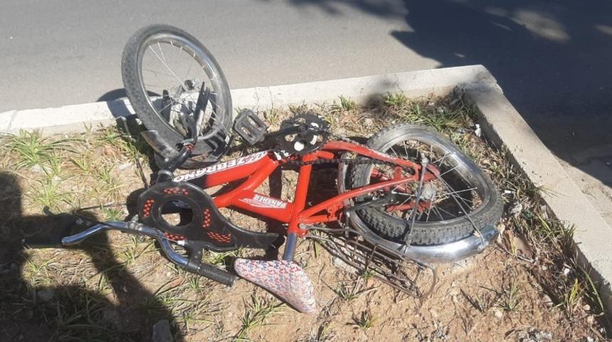 Otomobilin &ccedil;arptığı &ccedil;ocuk yaralandı