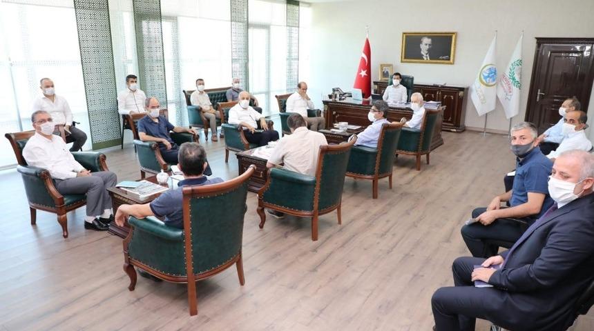 Yenişehir İl&ccedil;e Kaymakamı ve Belediye Başkan Vekili Beşikci, okul m&uuml;d&uuml;rlerini dinledi