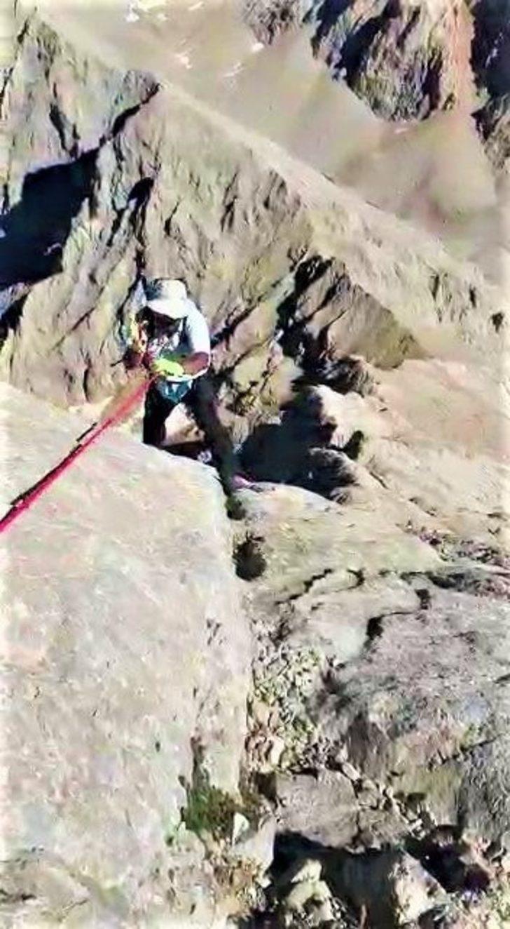 Kayserili dağcılar, deprem şehitlerini andı G4