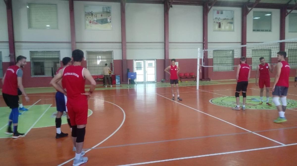 Melikgazi Voleybol Takımı antrenmanlarına devam ediyor