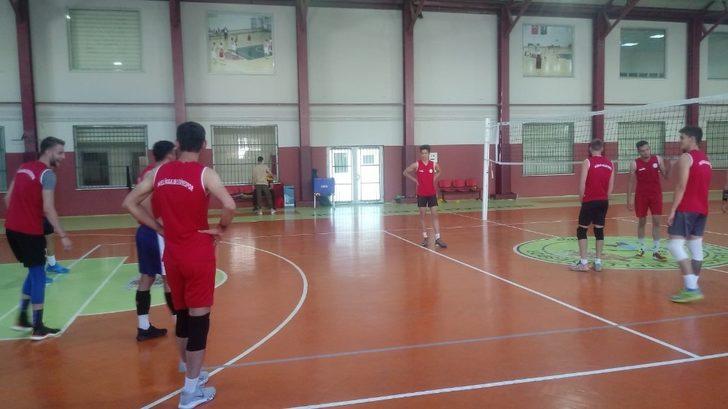 Melikgazi Voleybol Takımı antrenmanlarına devam ediyor G1