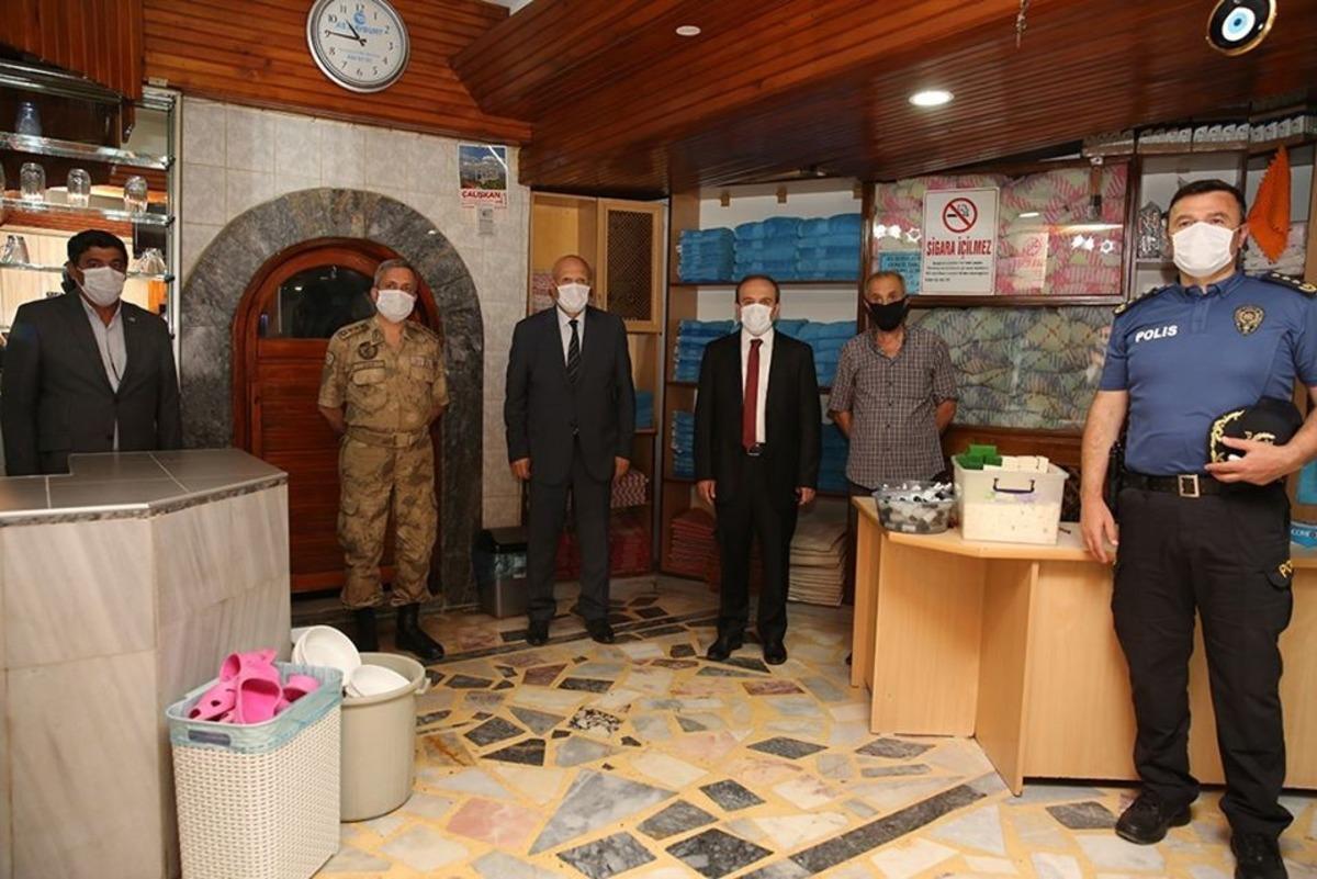 Bayburt&rsquo;ta esnaf ve vatandaşlara korona vir&uuml;s tedbirleri hatırlatılıyor