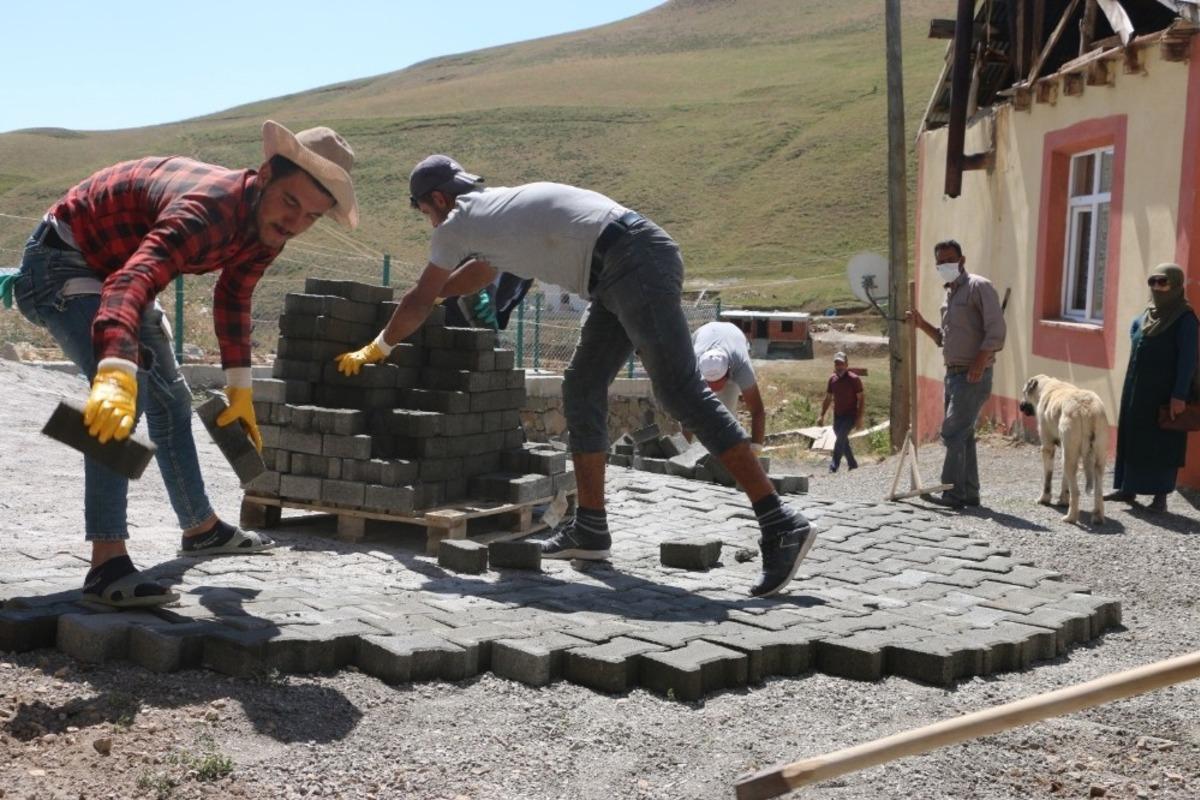 Aziziye&rsquo;de k&ouml;ylere kilit taşı