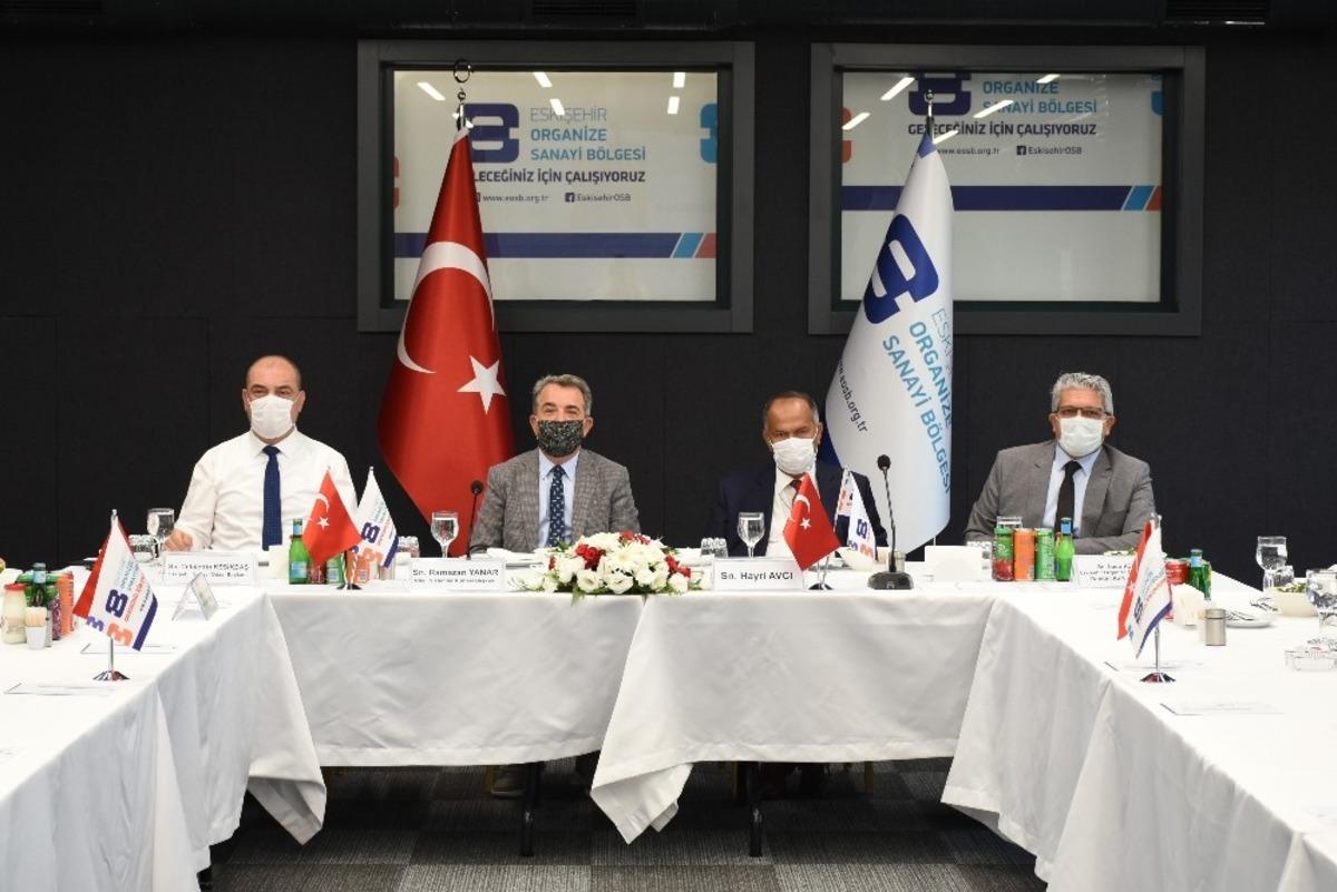 Raylı Sistemler K&uuml;mesinden Hayri Avcı&rsquo;ya teşekk&uuml;r yemeği