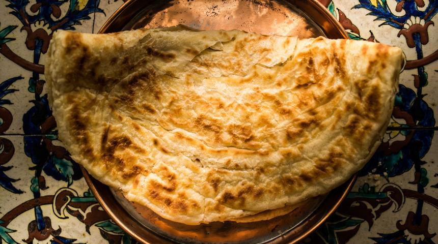 Tavada mayasız katmer tarifi: Tel tel ayrılan yumuşacık mayasız katmer tarifi!  