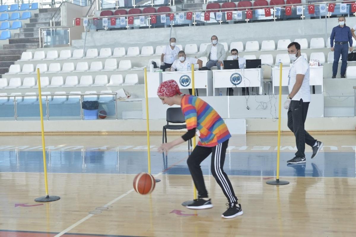 Rekt&ouml;r Akg&uuml;l, BESYO &ouml;zel yetenek sınavını izledi