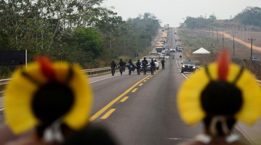 Brezilya'da yerliler 'Yeter artık' deyip, yollara çıktı