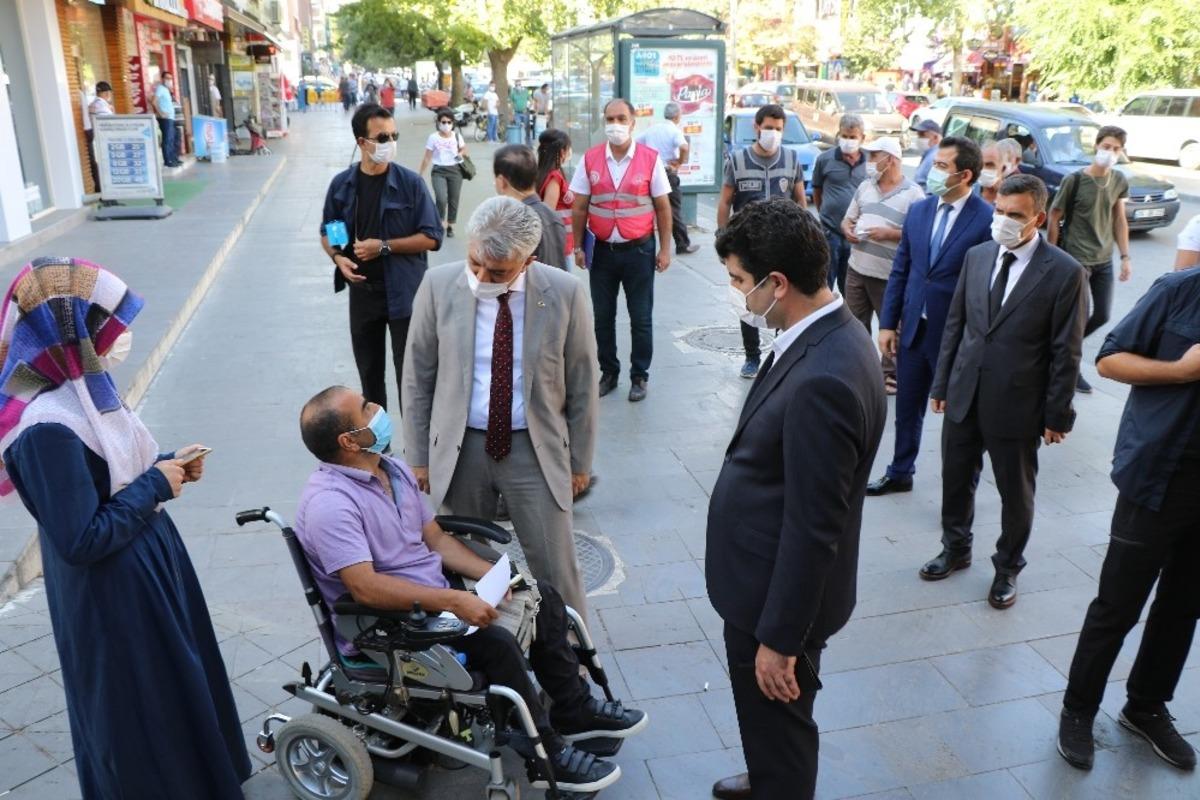 Vali Mehmet Makas: &ldquo;Korona&rsquo;yı yenmede Erzincan&rsquo;ımız 81 vilayet i&ccedil;erisinde en &ouml;nde başaranlardan olacak&rdquo;