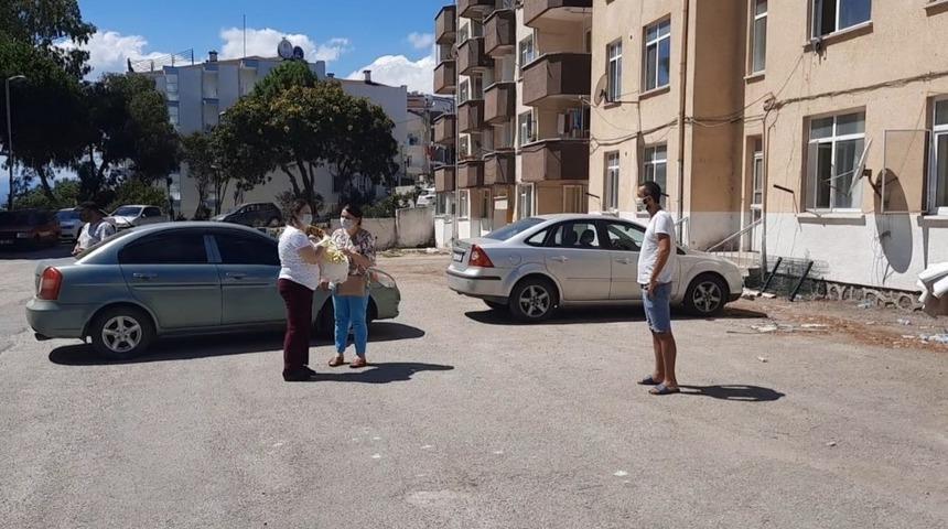 Koronaya yakalanan baba yeni doğan bebeğini 4 g&uuml;n sonra g&ouml;rebildi