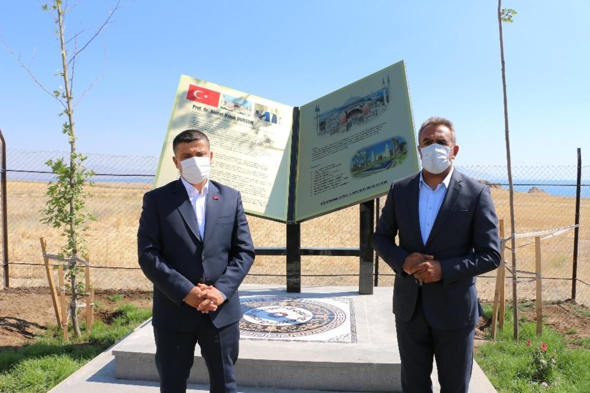 Merhum Prof. Dr. A. Haluk Dursun&rsquo;un ismi Erciş&rsquo;te yaşayacak