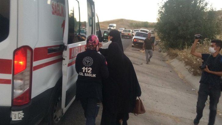 Lastiği patlayan otomobil takla attı: 3 yaralı G4