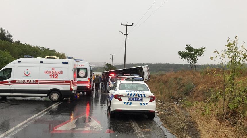 Tekirdağ'da işçi servisi devrildi: 10 yaralı