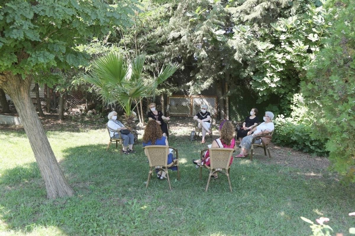 Bah&ccedil;e Sohbetleri&rsquo;yle salgının etkilerini yeniyorlar