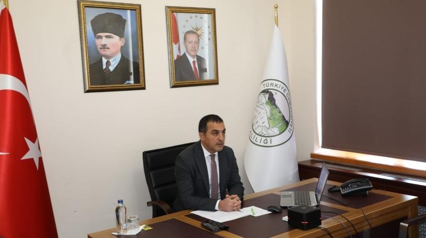 Vali &Ouml;ks&uuml;z, kaymakamlarla video konferansla g&ouml;r&uuml;şt&uuml;