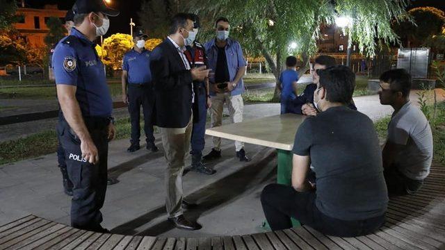 Kaymakam Bayram, Yeşilhisar’daki parklarda maske denetimi yaptı