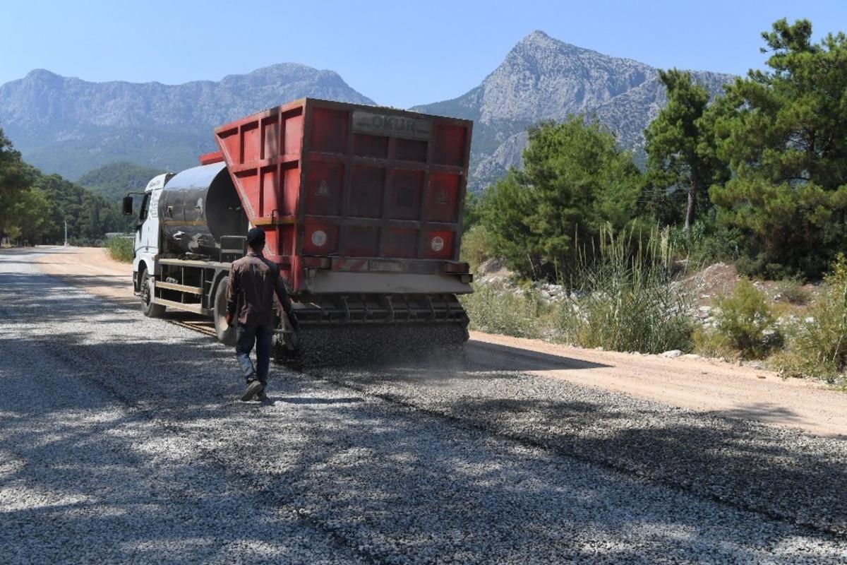 Konyaaltı  Belediyesinden, kırsal mahallere yol &ccedil;alışması