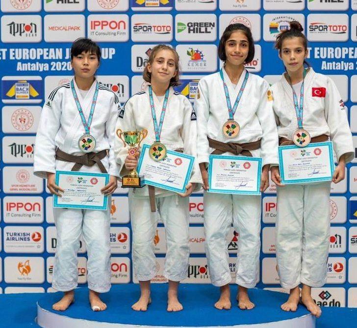 Salihlili 4 judocuya milli görev G1