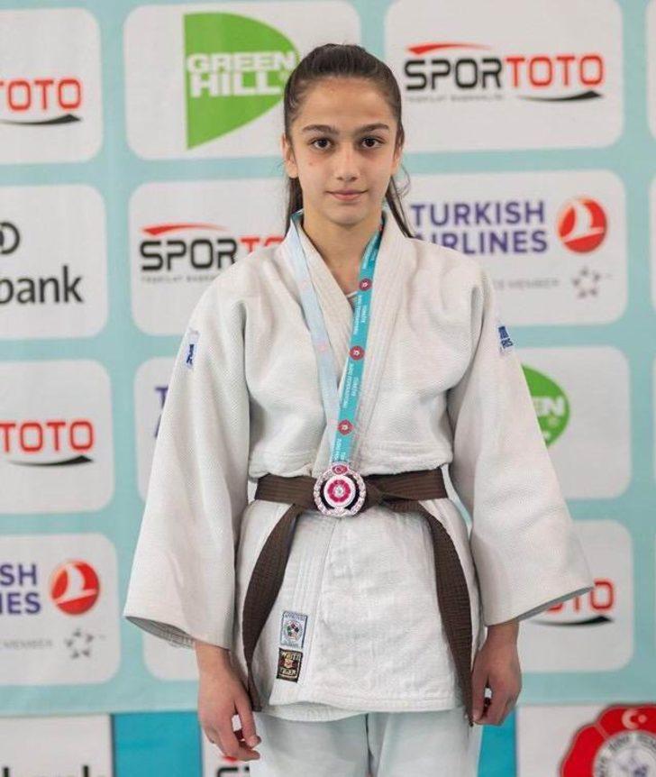 Salihlili 4 judocuya milli görev G3